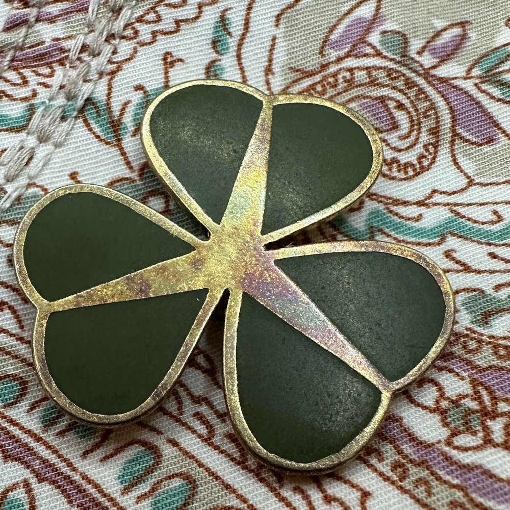 PILGRIM Vintage Green Shamrock Minimalist Brooch With Colorful Inlay